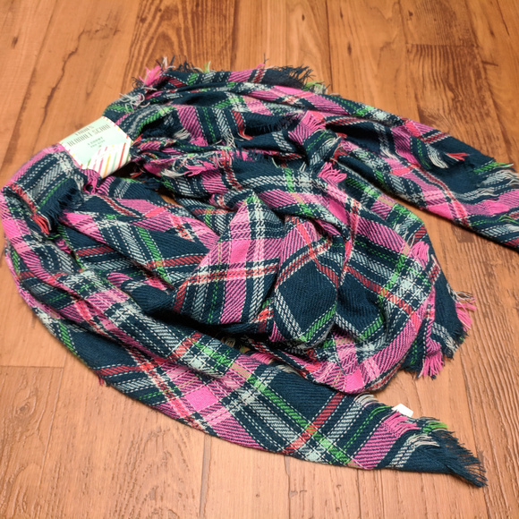 Accessories - NWT Blanket Scarf - Large Plaid